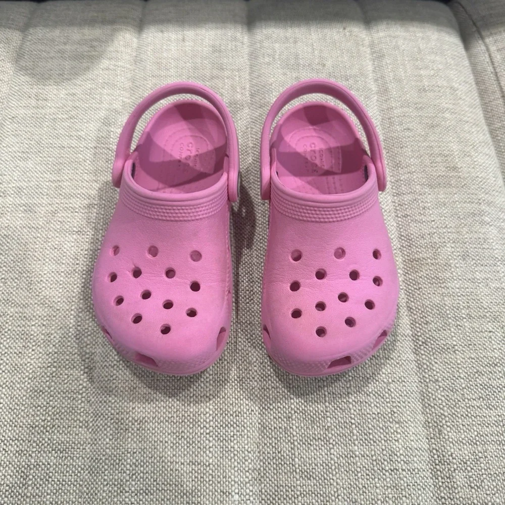 Crocs Size C 9 Classic Slip On Watershoes Kids Child Pink